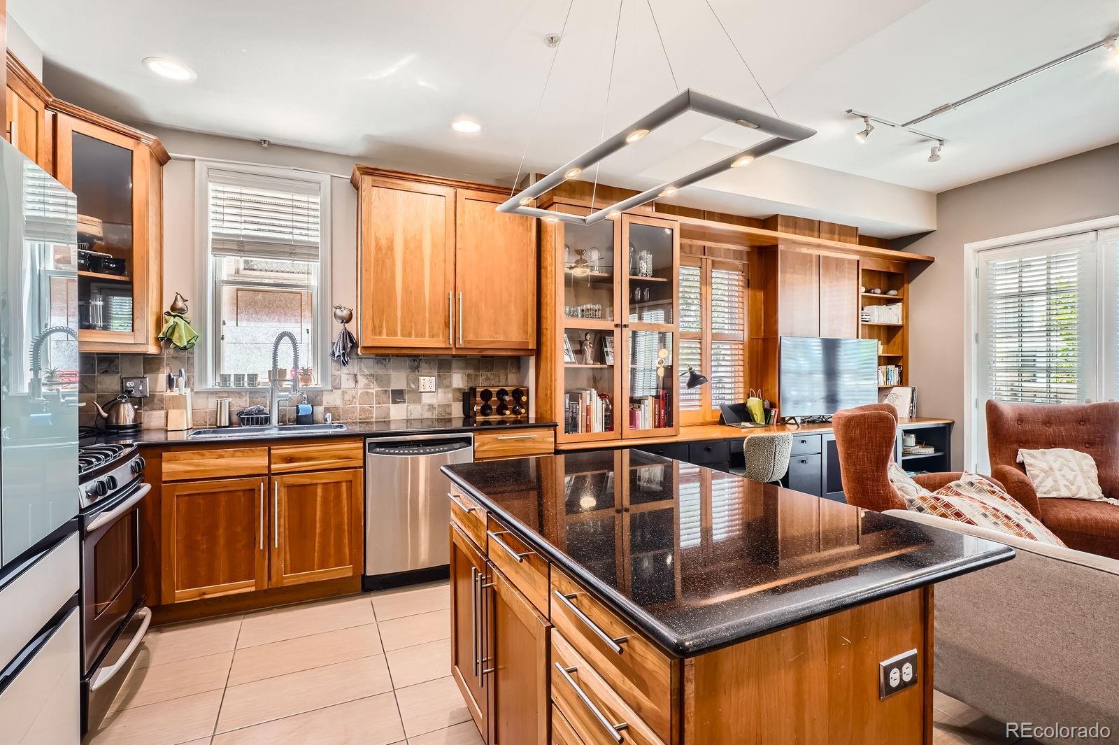MLS Image #7 for 1950 n logan street,denver, Colorado