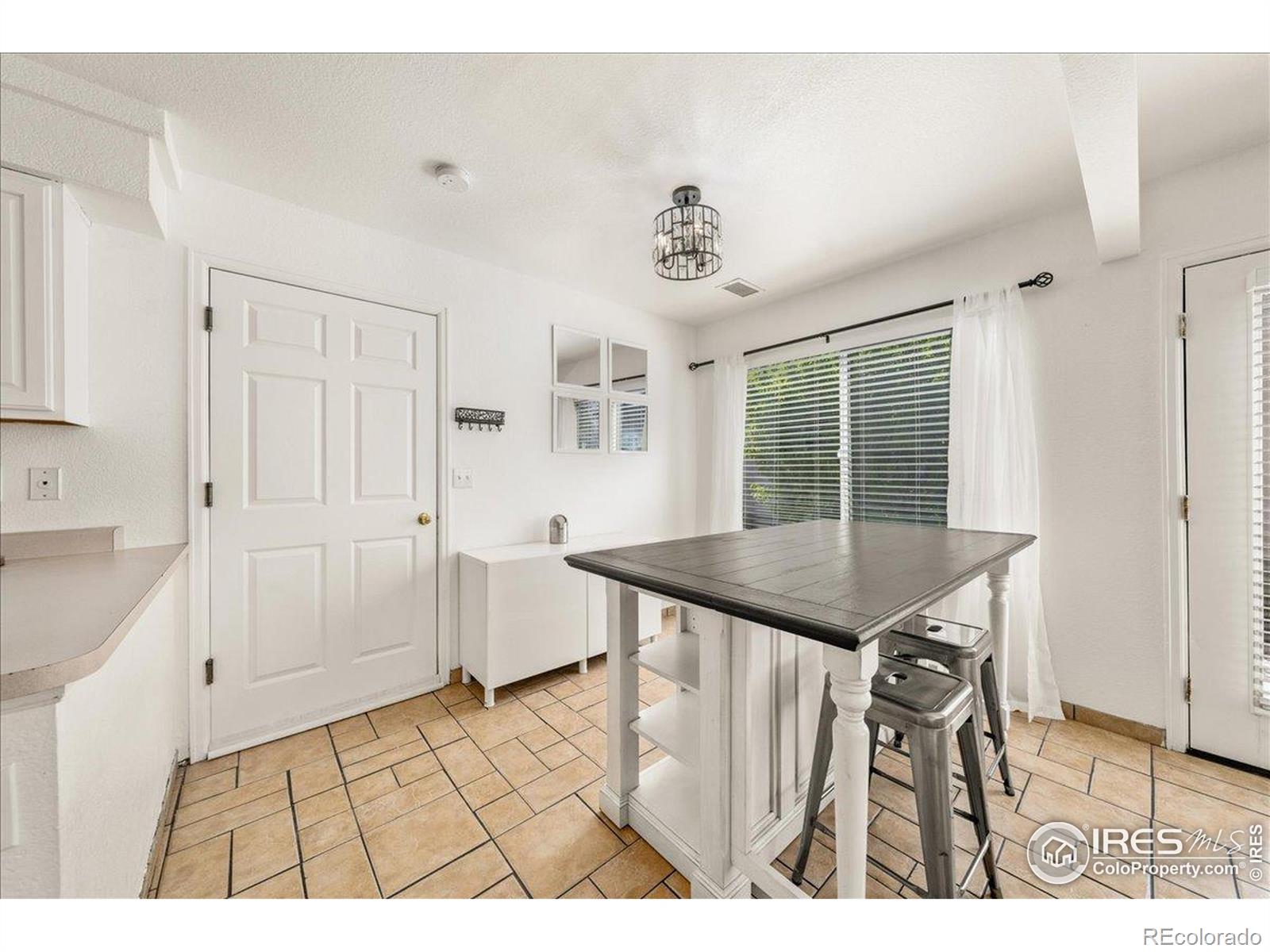 MLS Image #5 for 21562 e 47th avenue,denver, Colorado