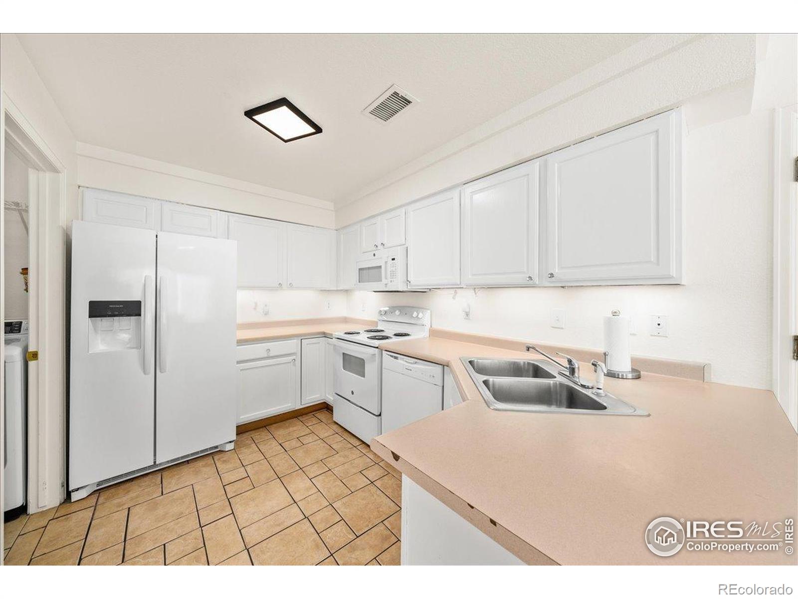 MLS Image #6 for 21562 e 47th avenue,denver, Colorado