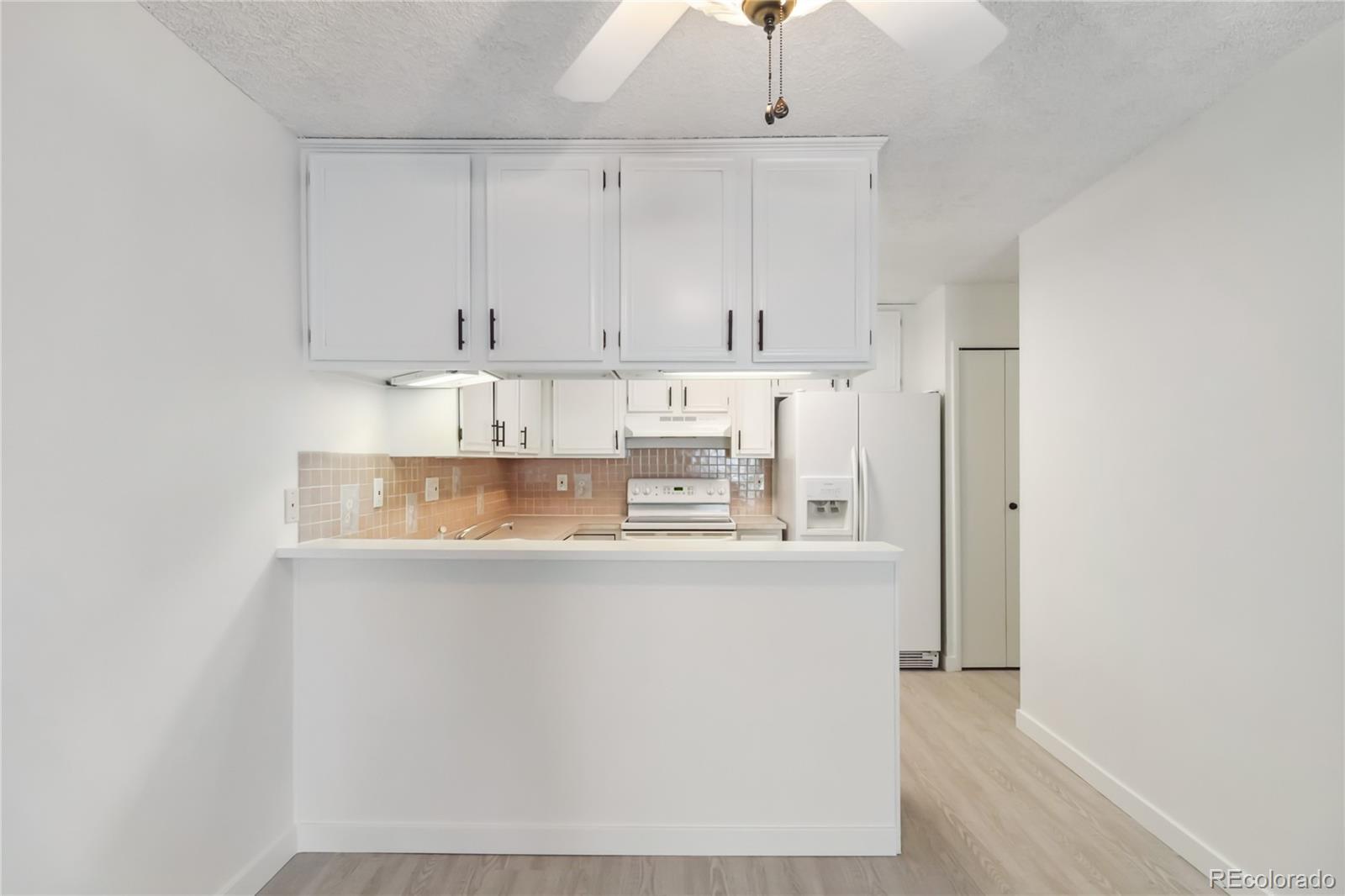 MLS Image #10 for 3470 s poplar street,denver, Colorado
