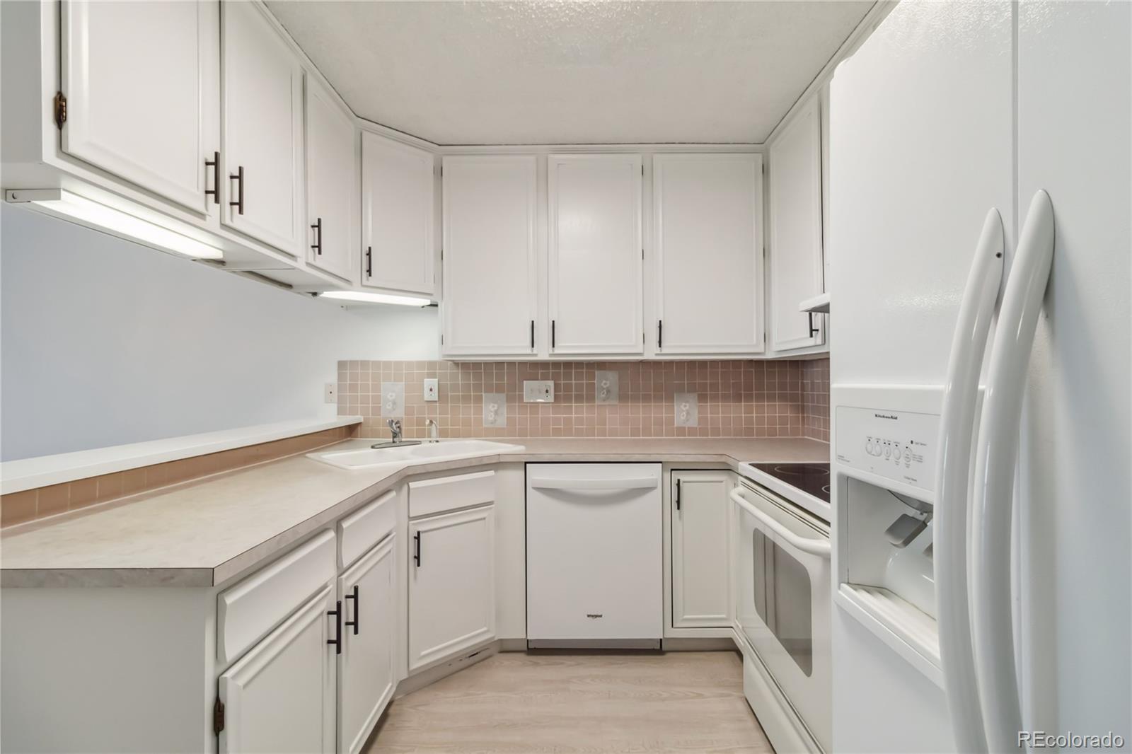MLS Image #14 for 3470 s poplar street,denver, Colorado