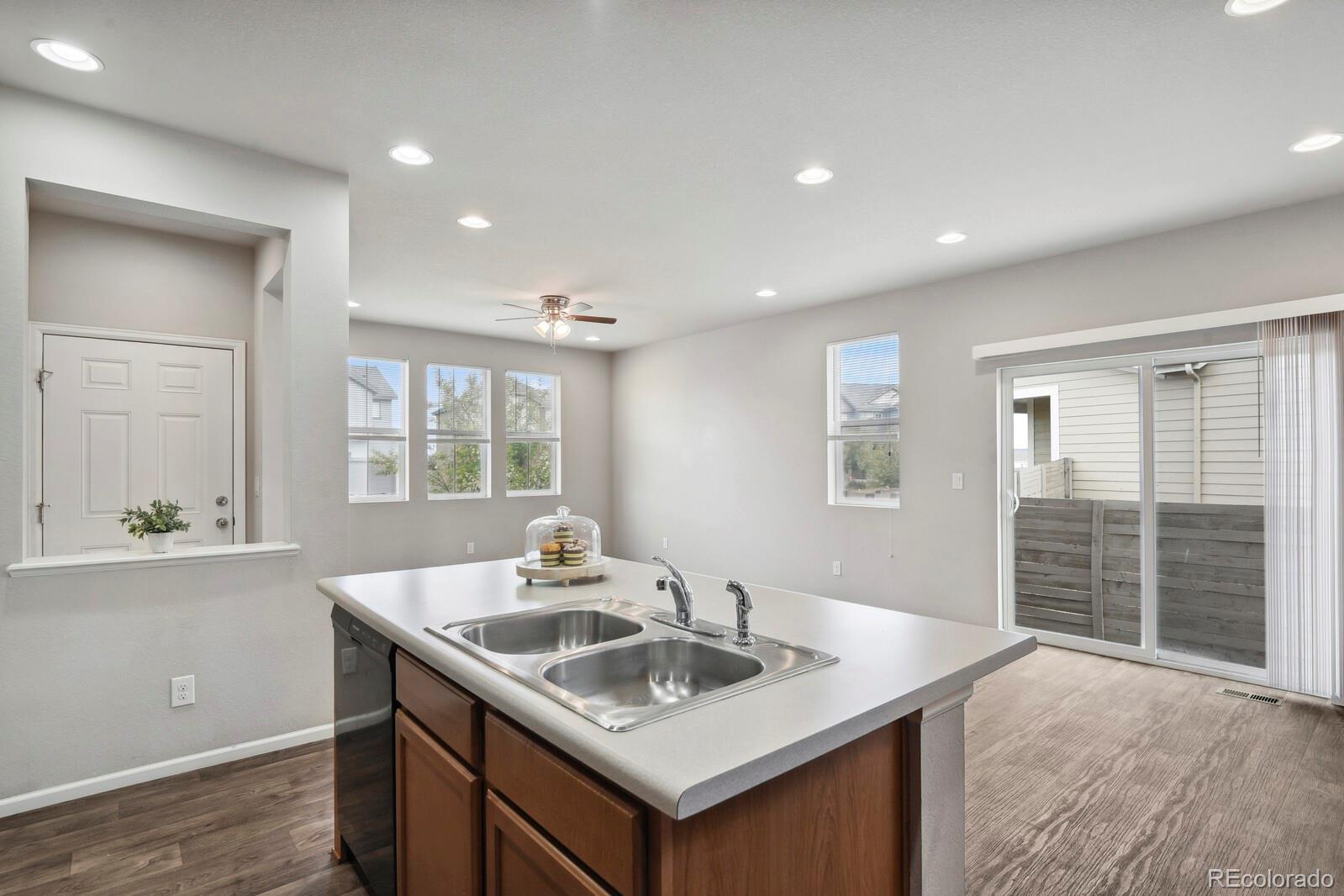 MLS Image #11 for 4770 n jasper street,denver, Colorado