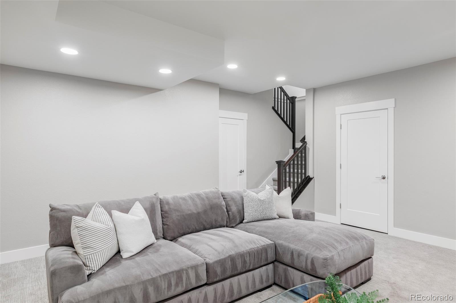MLS Image #18 for 10384 e 60th place,denver, Colorado