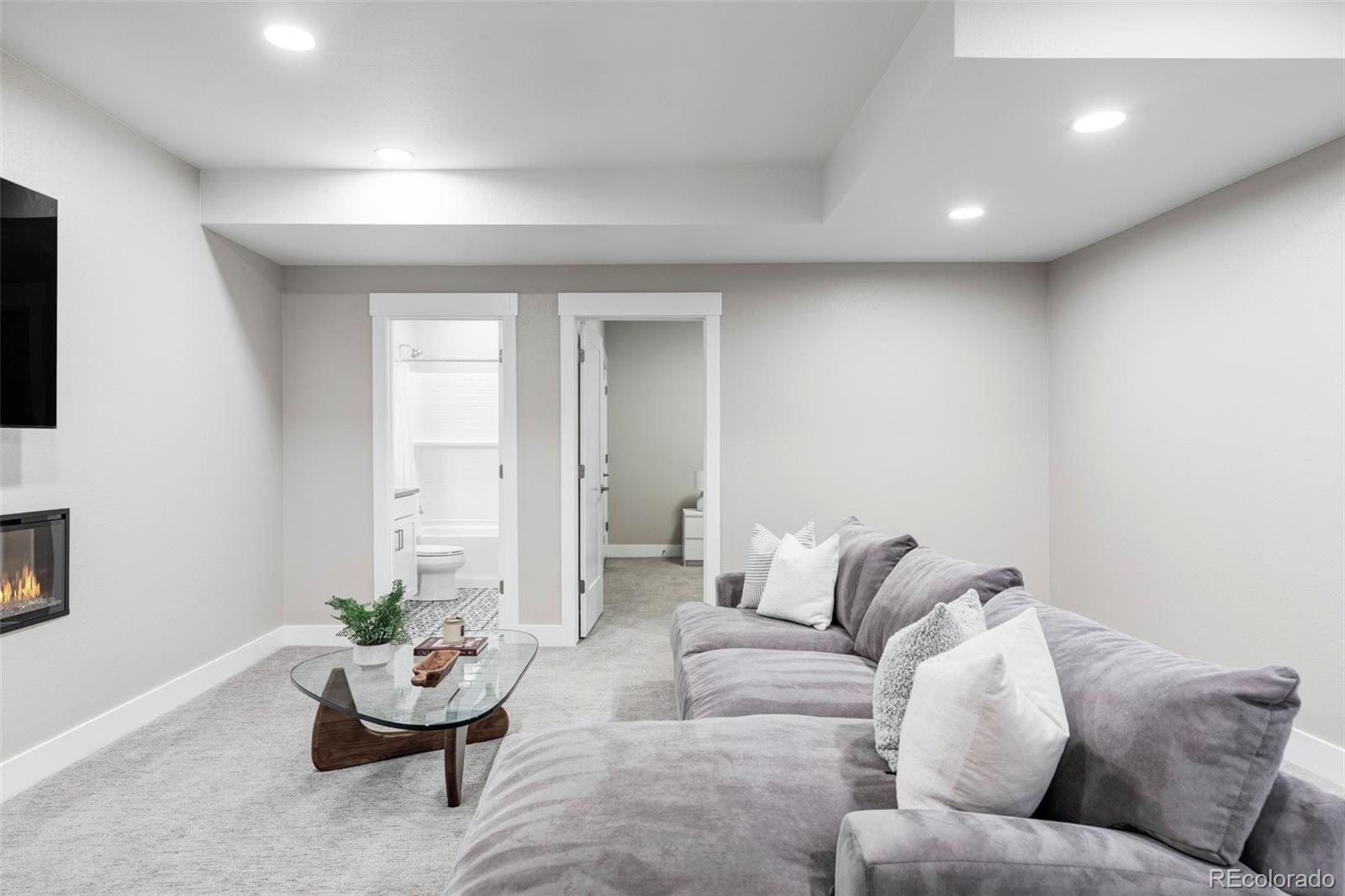 MLS Image #19 for 10384 e 60th place,denver, Colorado