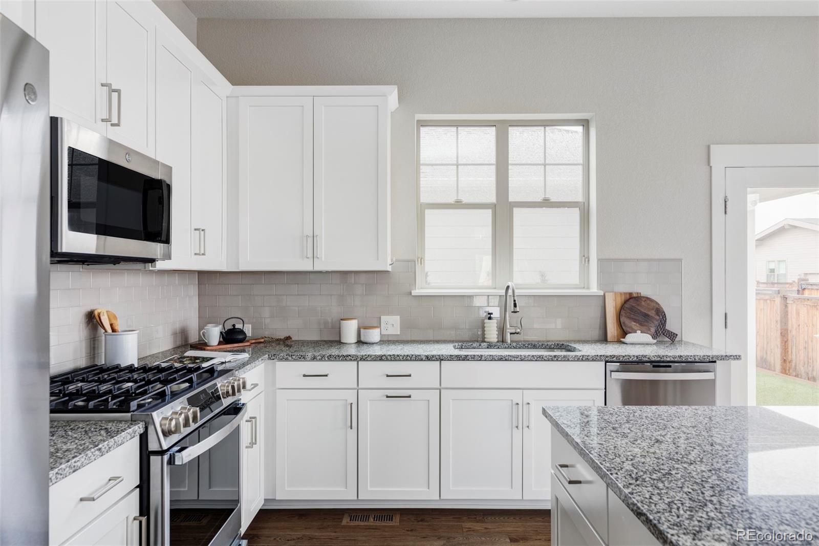 MLS Image #4 for 10384 e 60th place,denver, Colorado