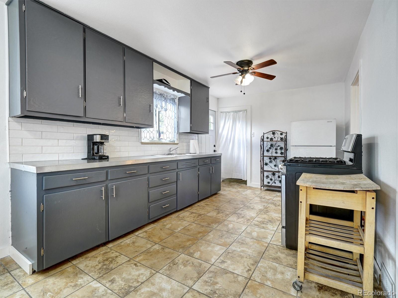 MLS Image #11 for 675 s quivas street,denver, Colorado
