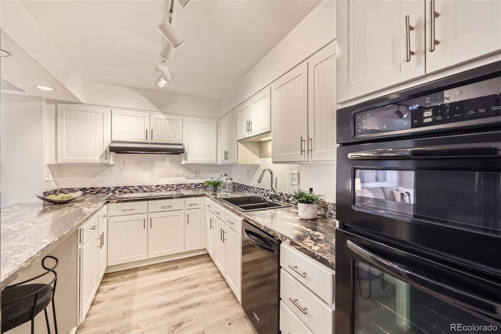 MLS Image #5 for 1551  larimer street 703,denver, Colorado
