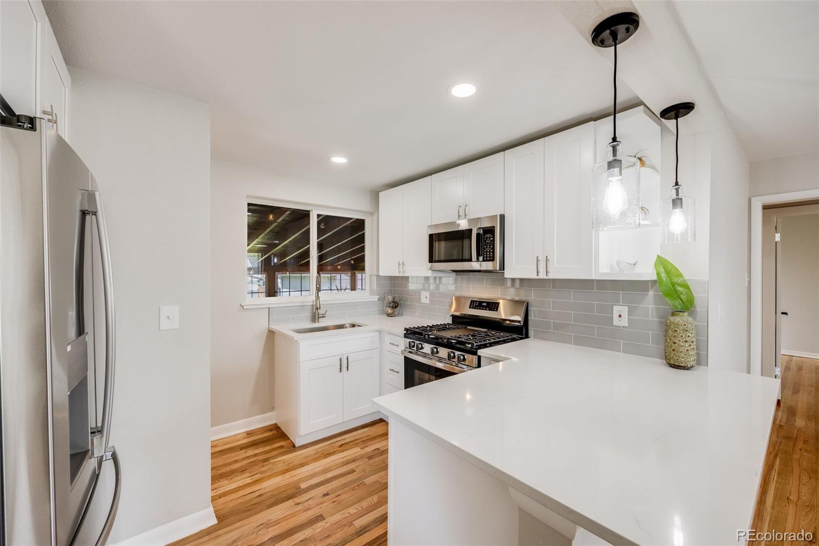 MLS Image #11 for 903  poplar street,denver, Colorado