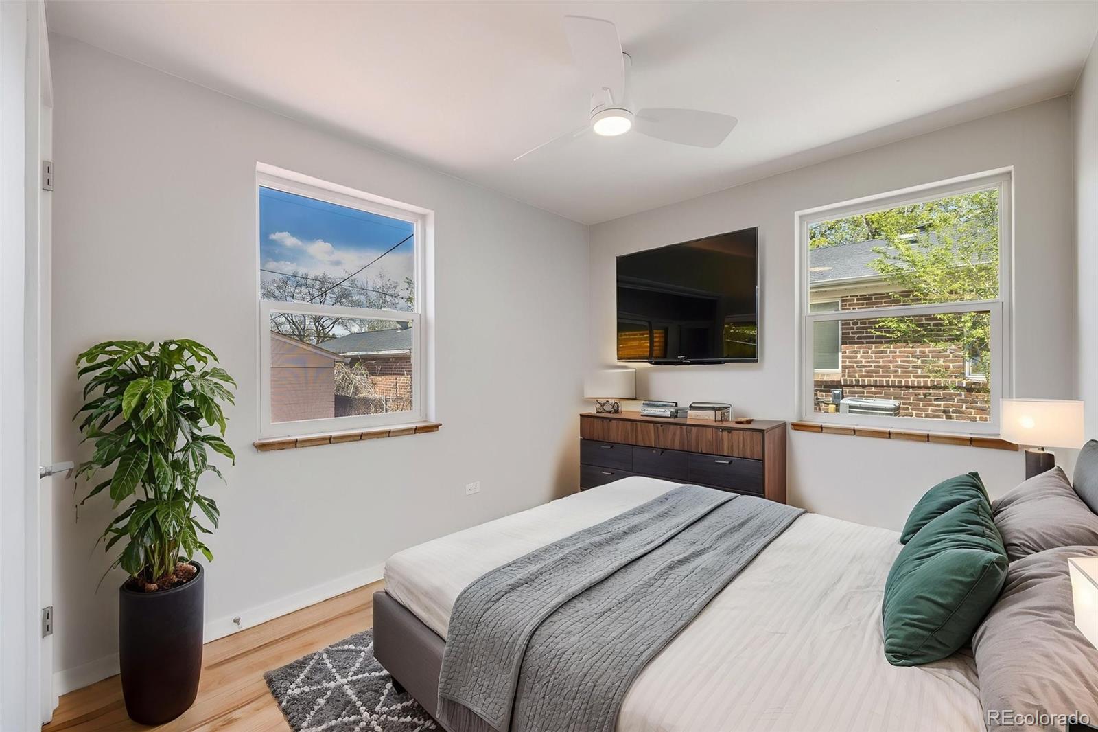 MLS Image #17 for 903  poplar street,denver, Colorado
