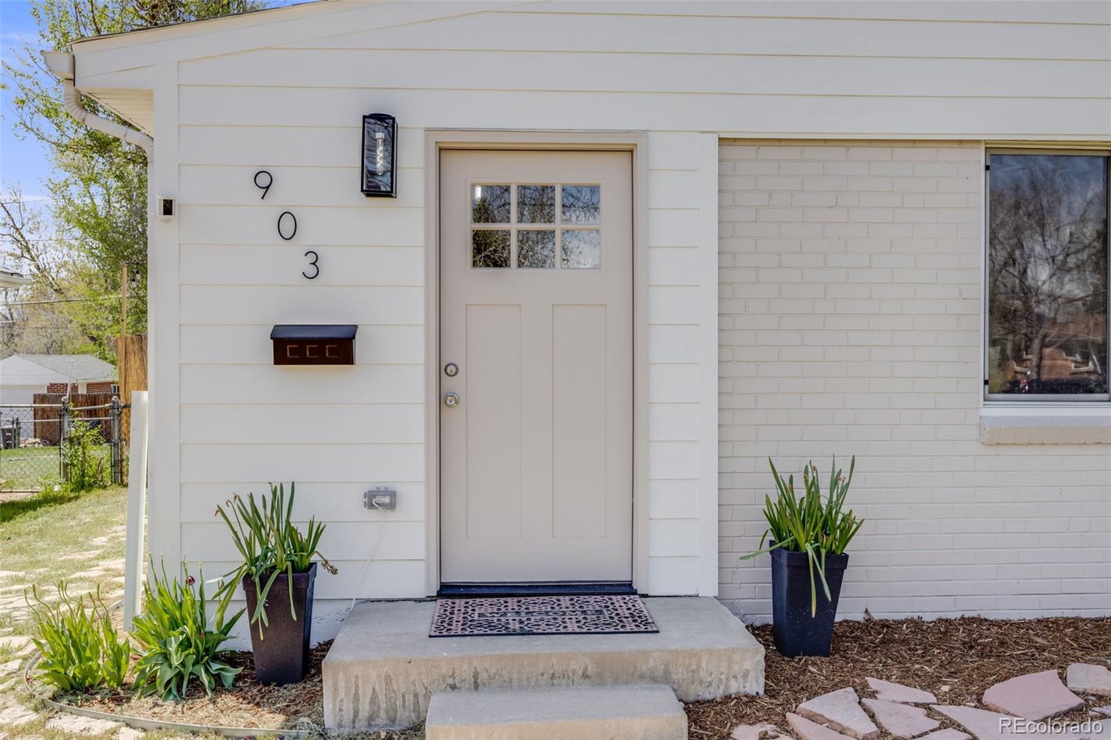 MLS Image #3 for 903  poplar street,denver, Colorado