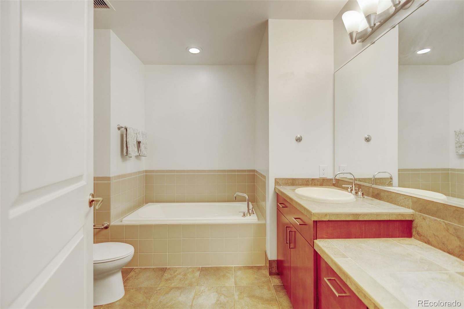 MLS Image #8 for 2958  syracuse street,denver, Colorado