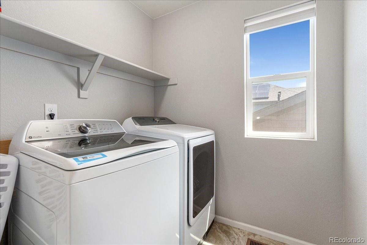 MLS Image #14 for 15957 e elk place,denver, Colorado