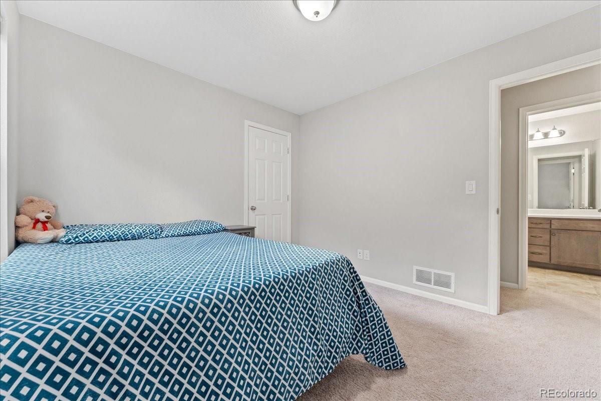 MLS Image #16 for 15957 e elk place,denver, Colorado