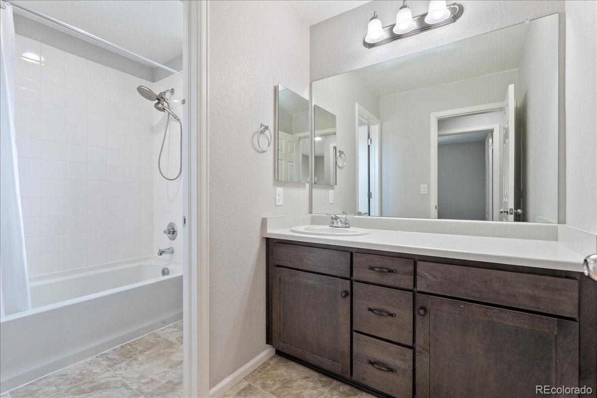 MLS Image #19 for 15957 e elk place,denver, Colorado
