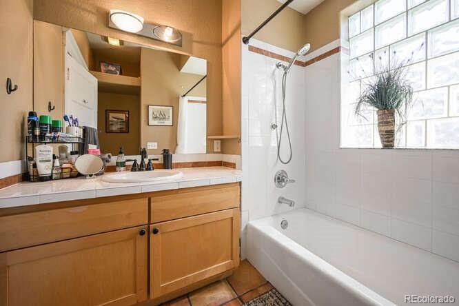 MLS Image #14 for 1027 s university boulevard,denver, Colorado