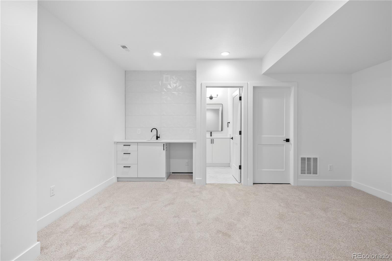 MLS Image #22 for 1346 n knox court,denver, Colorado