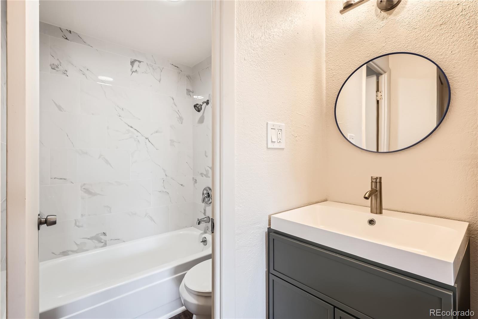 MLS Image #4 for 1302 s parker road,denver, Colorado
