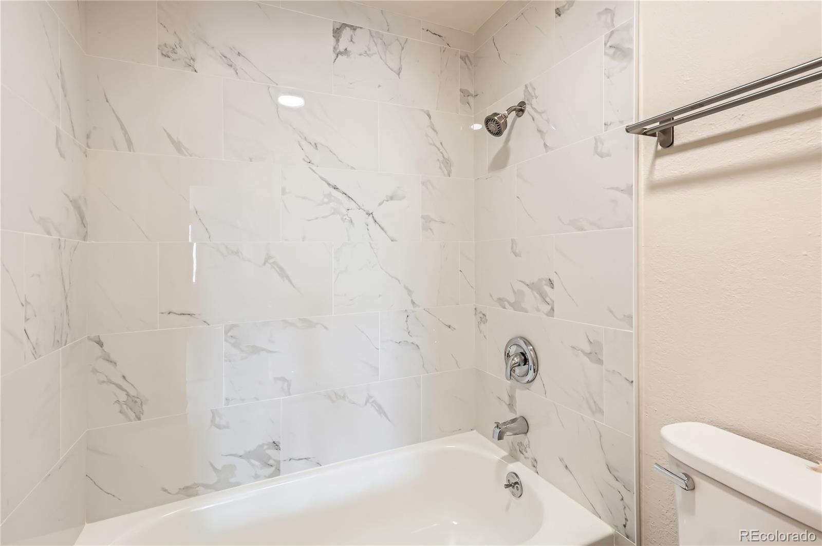 MLS Image #5 for 1302 s parker road,denver, Colorado