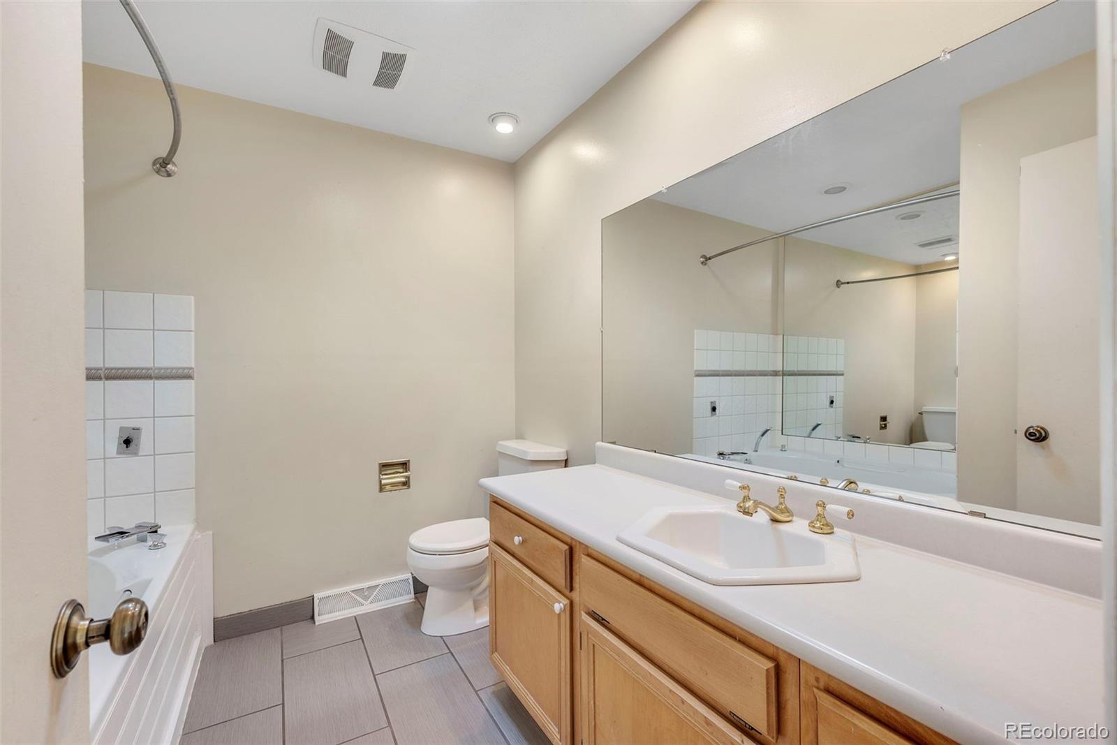 MLS Image #14 for 7065 s willow street,centennial, Colorado