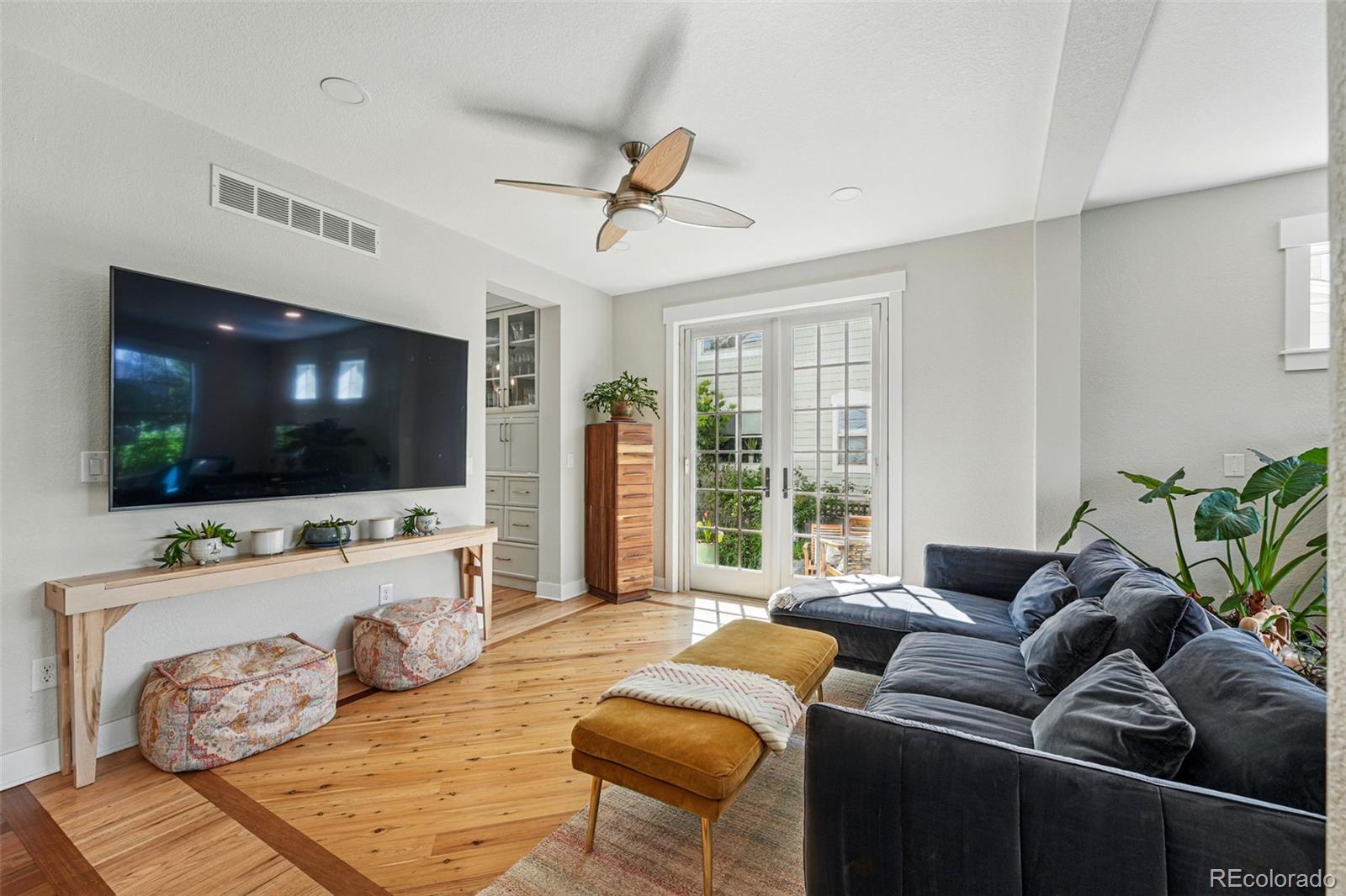 MLS Image #10 for 8256 e 28th drive,denver, Colorado