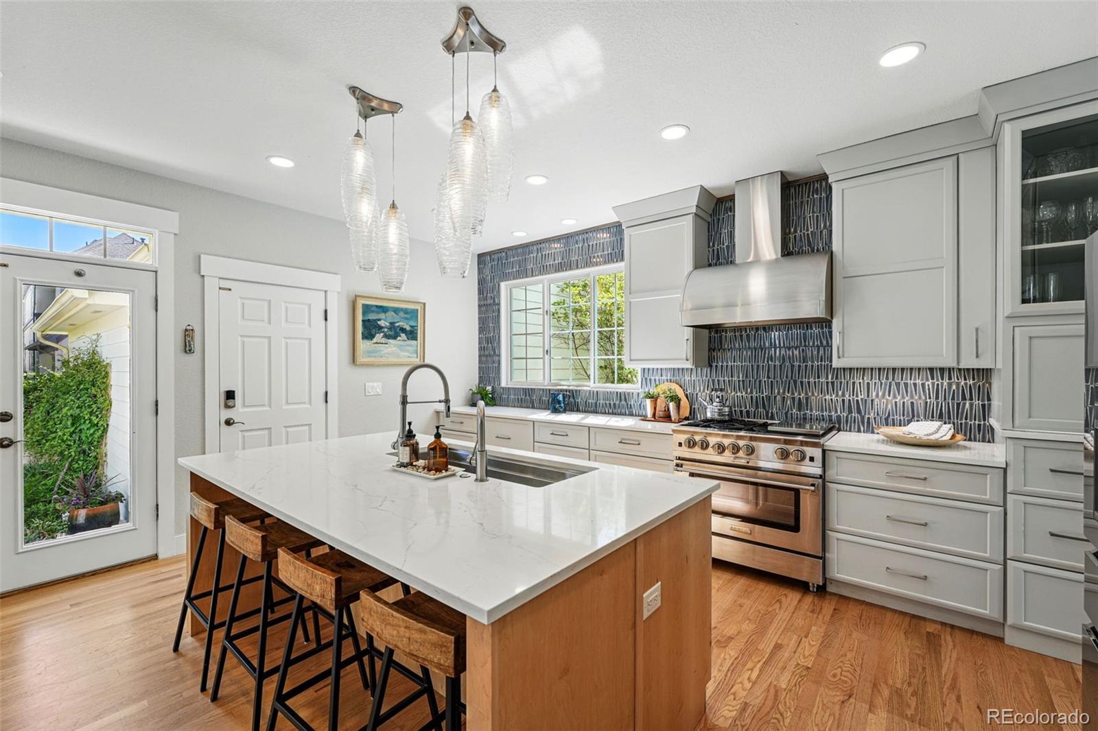 MLS Image #14 for 8256 e 28th drive,denver, Colorado