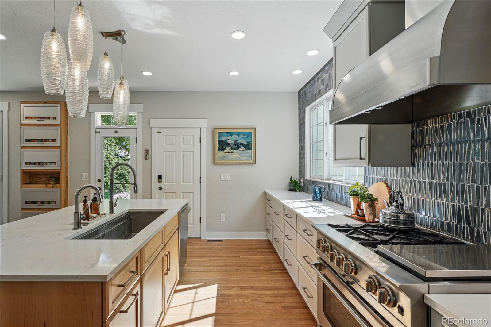 MLS Image #15 for 8256 e 28th drive,denver, Colorado