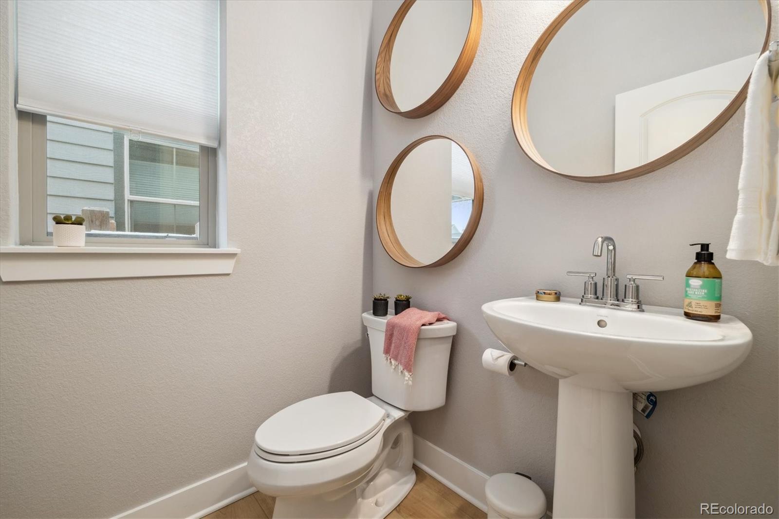 MLS Image #13 for 6334 n dayton way,denver, Colorado