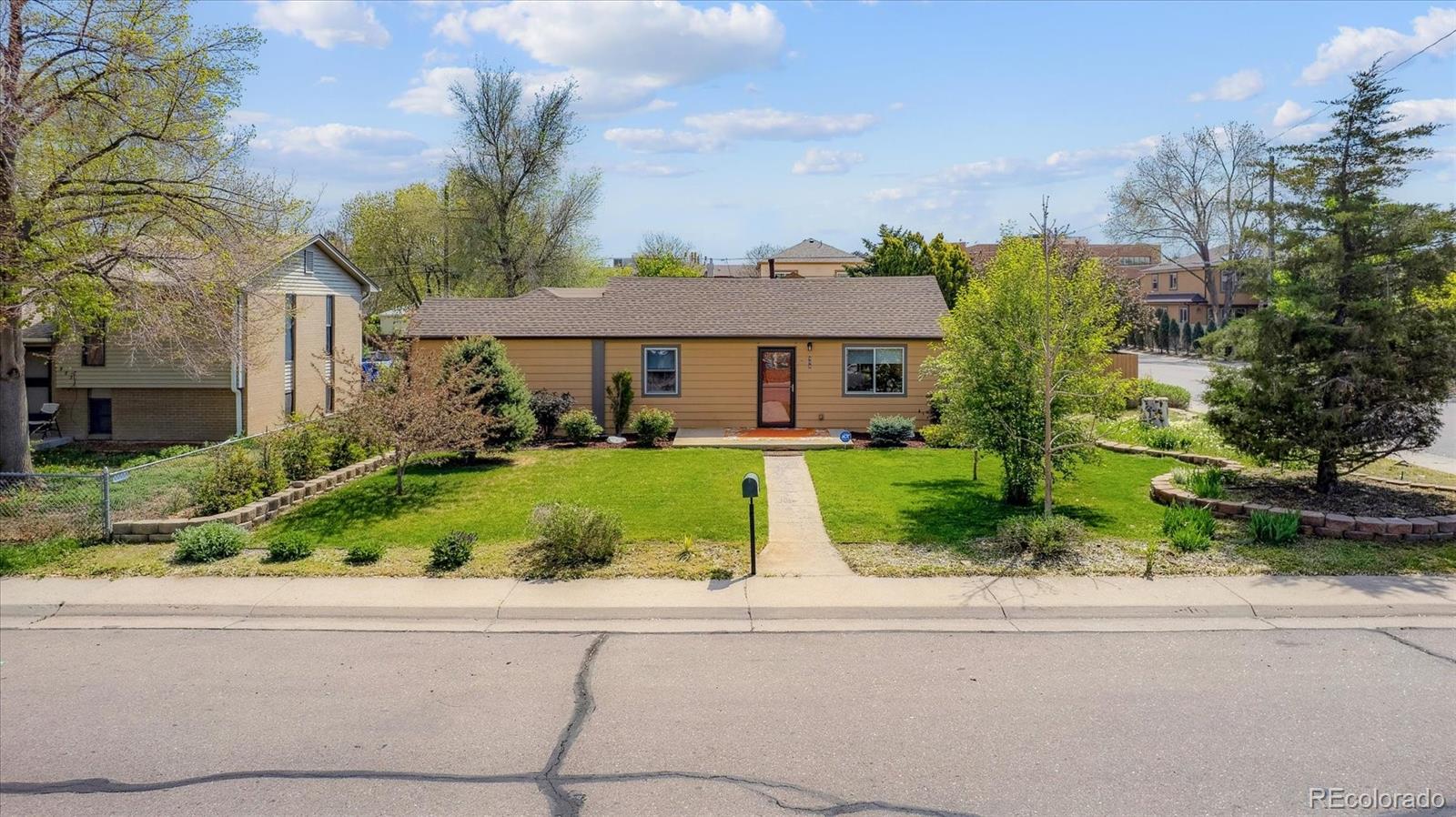 MLS Image #2 for 998 s leyden street,denver, Colorado
