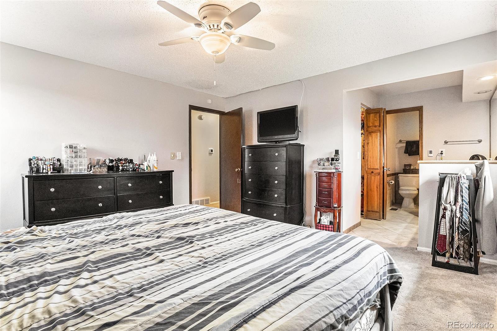 MLS Image #13 for 3312 s ouray way,aurora, Colorado
