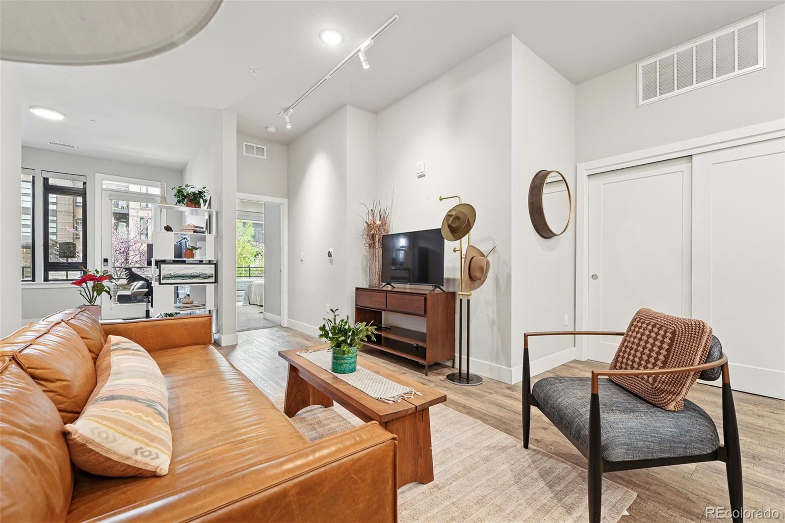 MLS Image #3 for 6619 e lowry boulevard 101,denver, Colorado