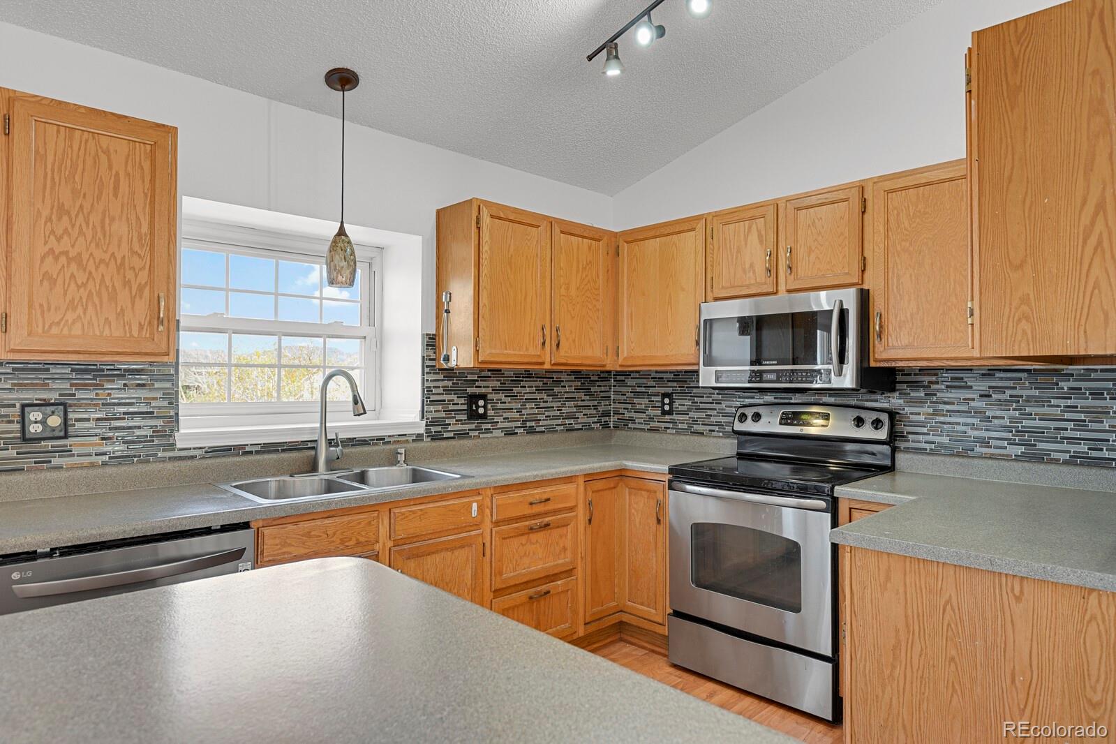 MLS Image #7 for 3925  zurich drive,colorado springs, Colorado