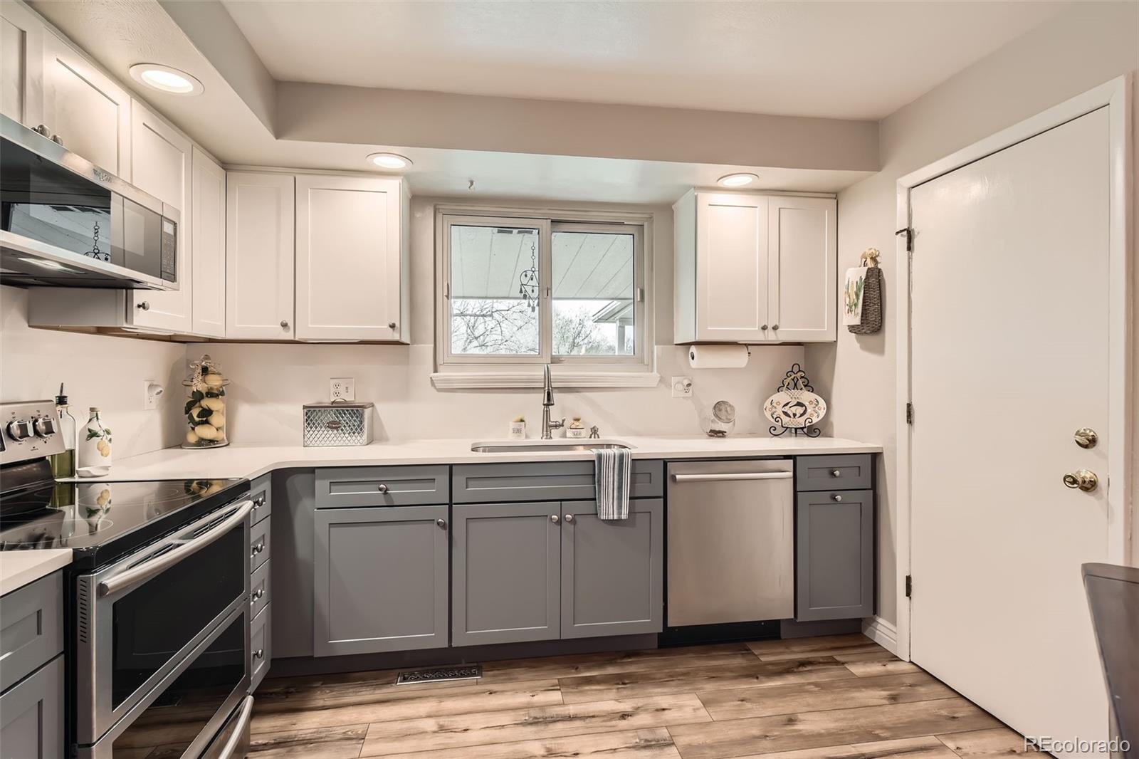 MLS Image #3 for 6238 s cherry circle,centennial, Colorado