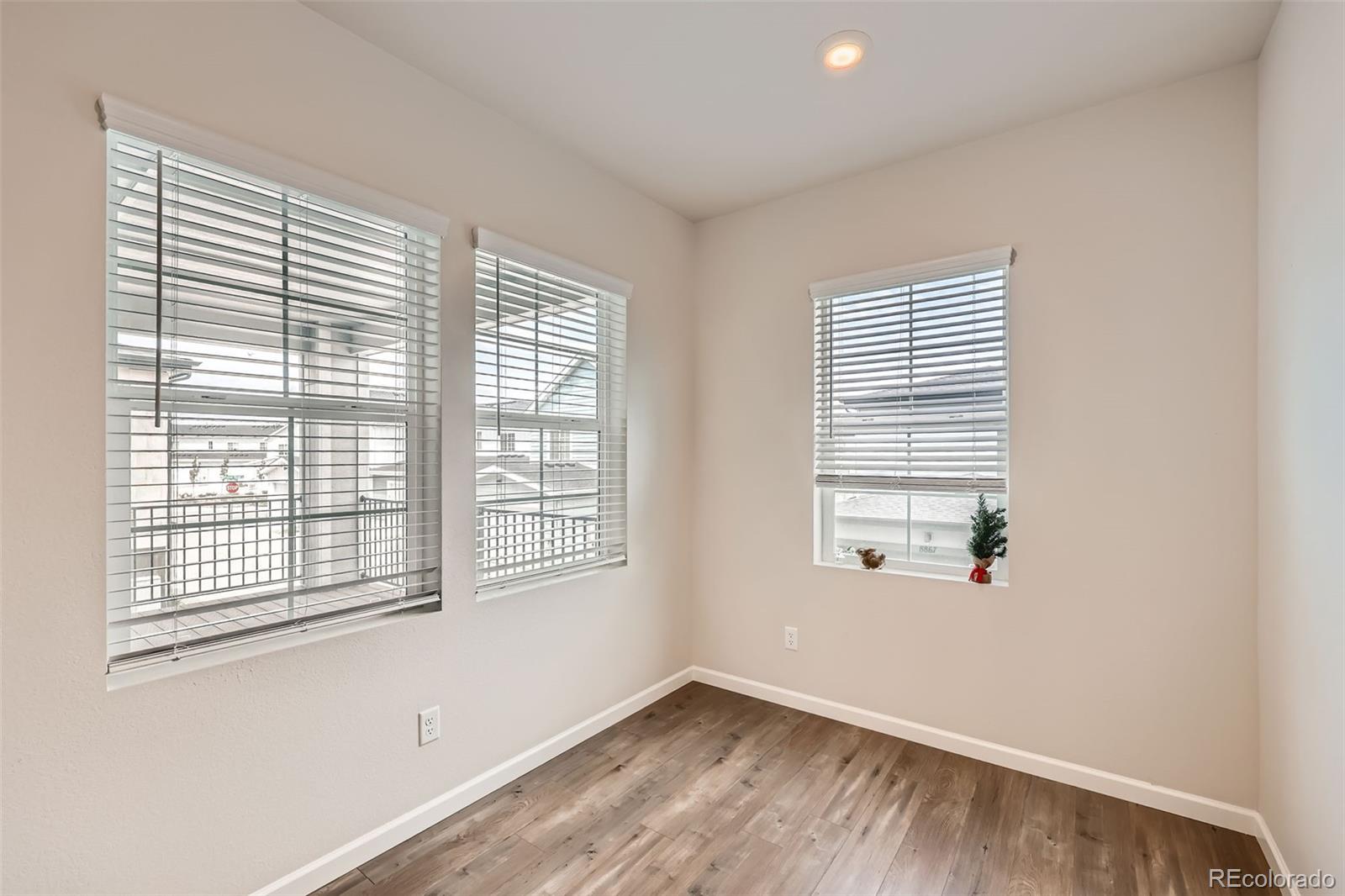 MLS Image #12 for 8822  fraser river loop,littleton, Colorado