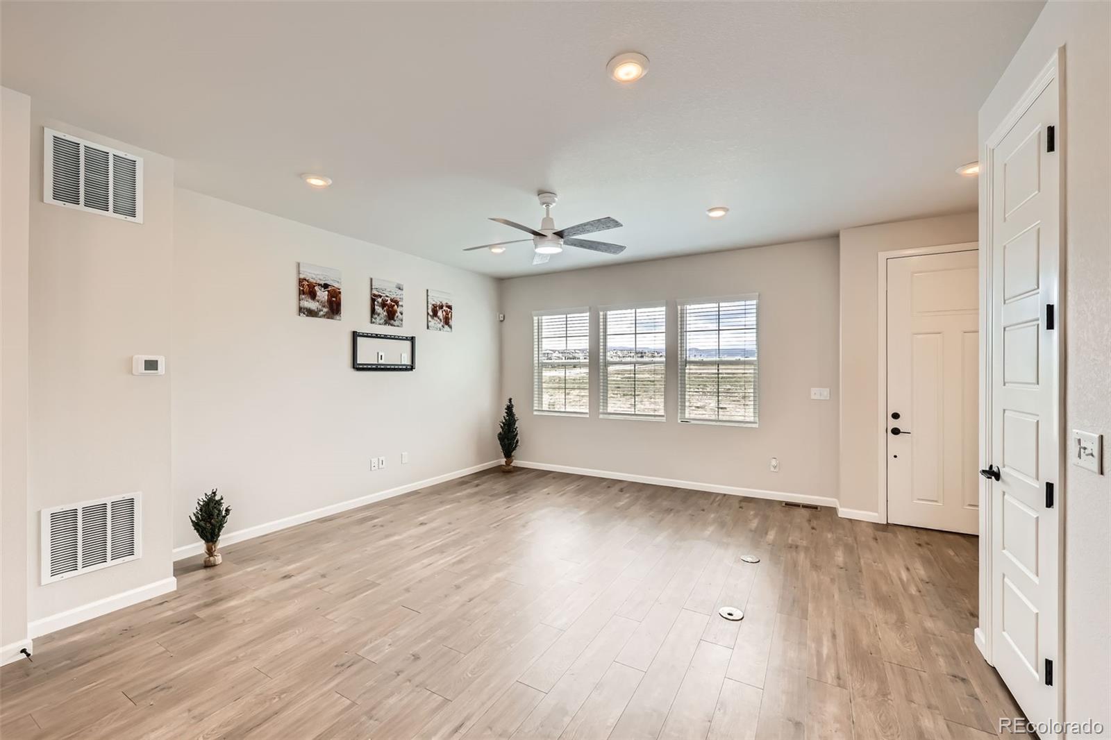 MLS Image #4 for 8822  fraser river loop,littleton, Colorado