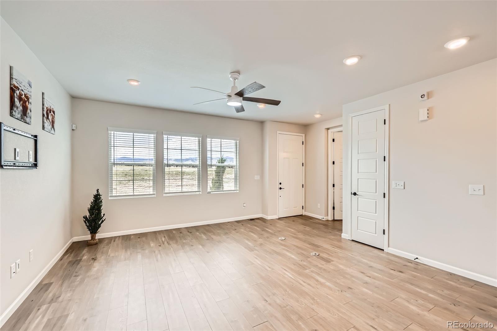MLS Image #5 for 8822  fraser river loop,littleton, Colorado