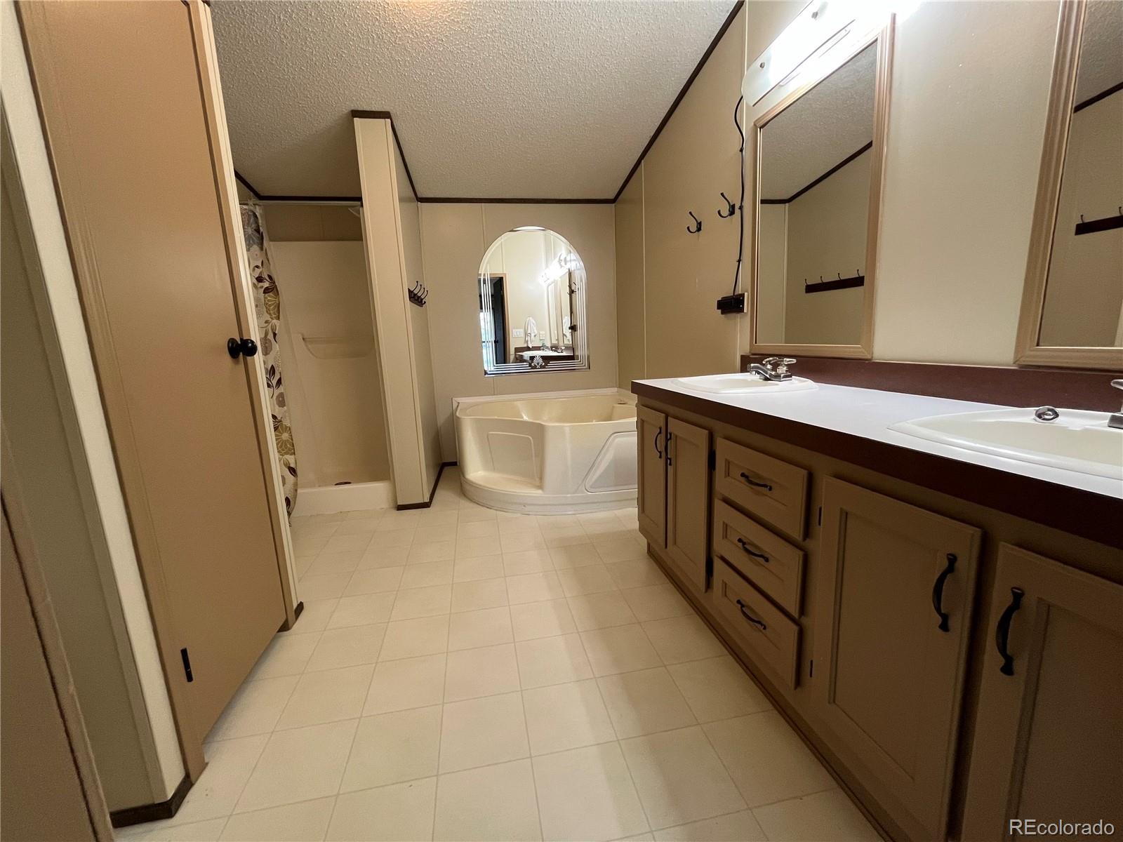 MLS Image #10 for 2314  tower avenue,burlington, Colorado