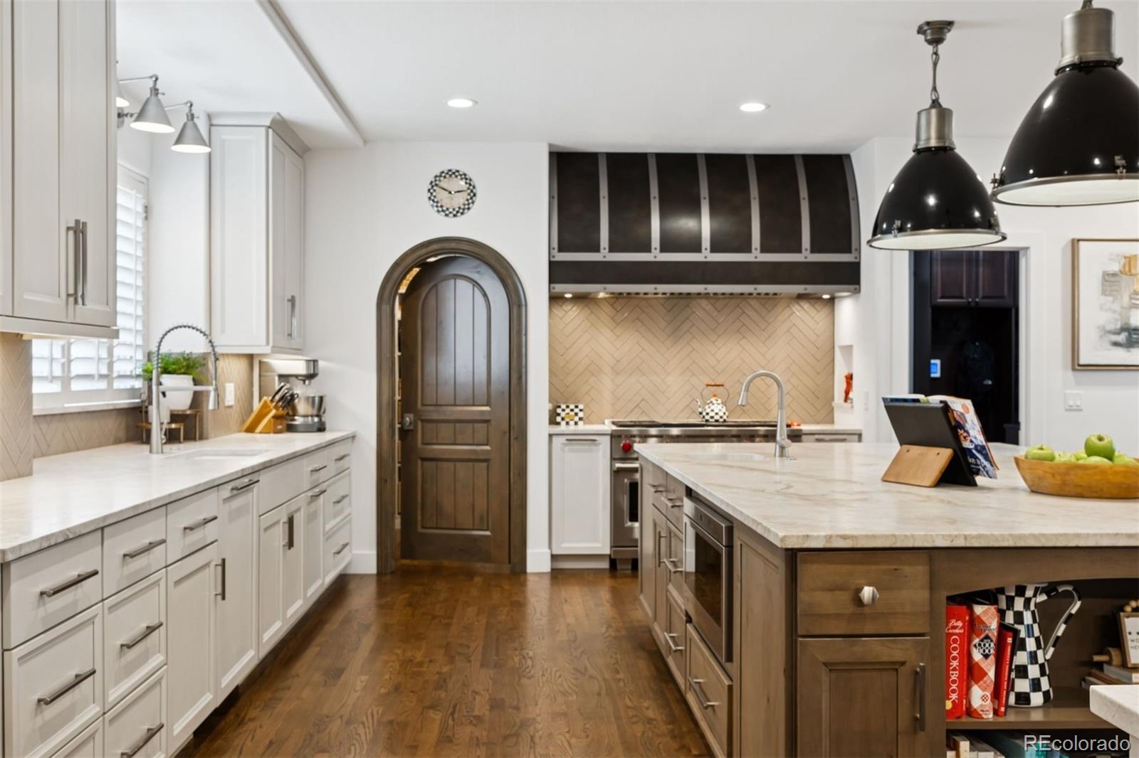 MLS Image #8 for 2500 s clayton street,denver, Colorado