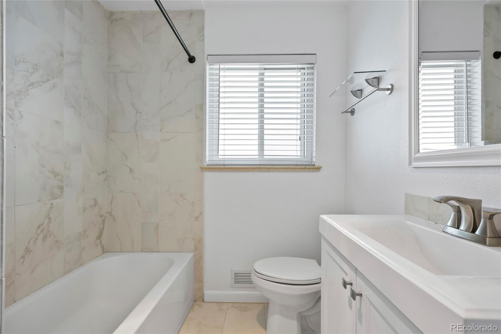 MLS Image #14 for 2582 s uno way,denver, Colorado