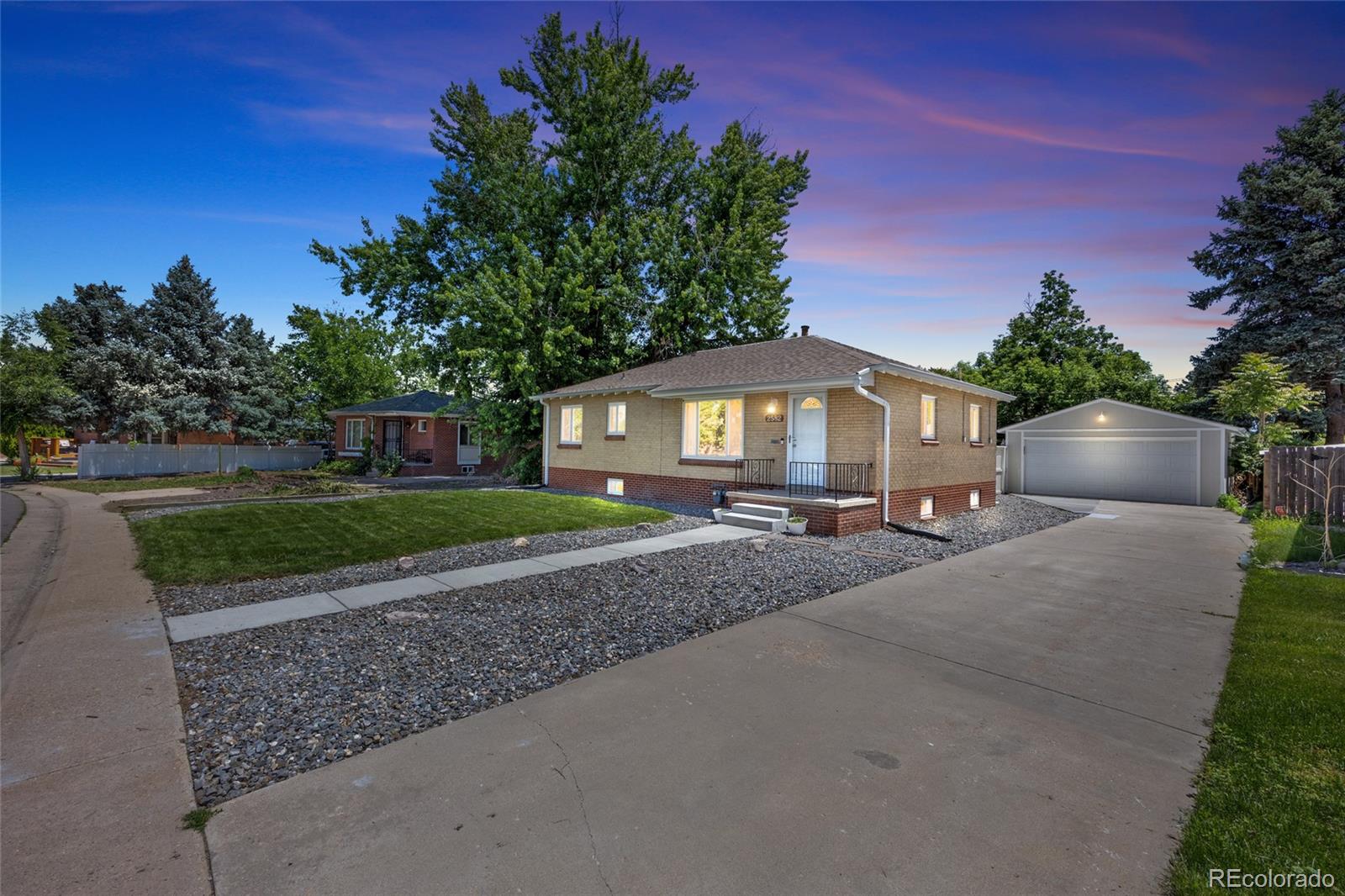 MLS Image #37 for 2582 s uno way,denver, Colorado