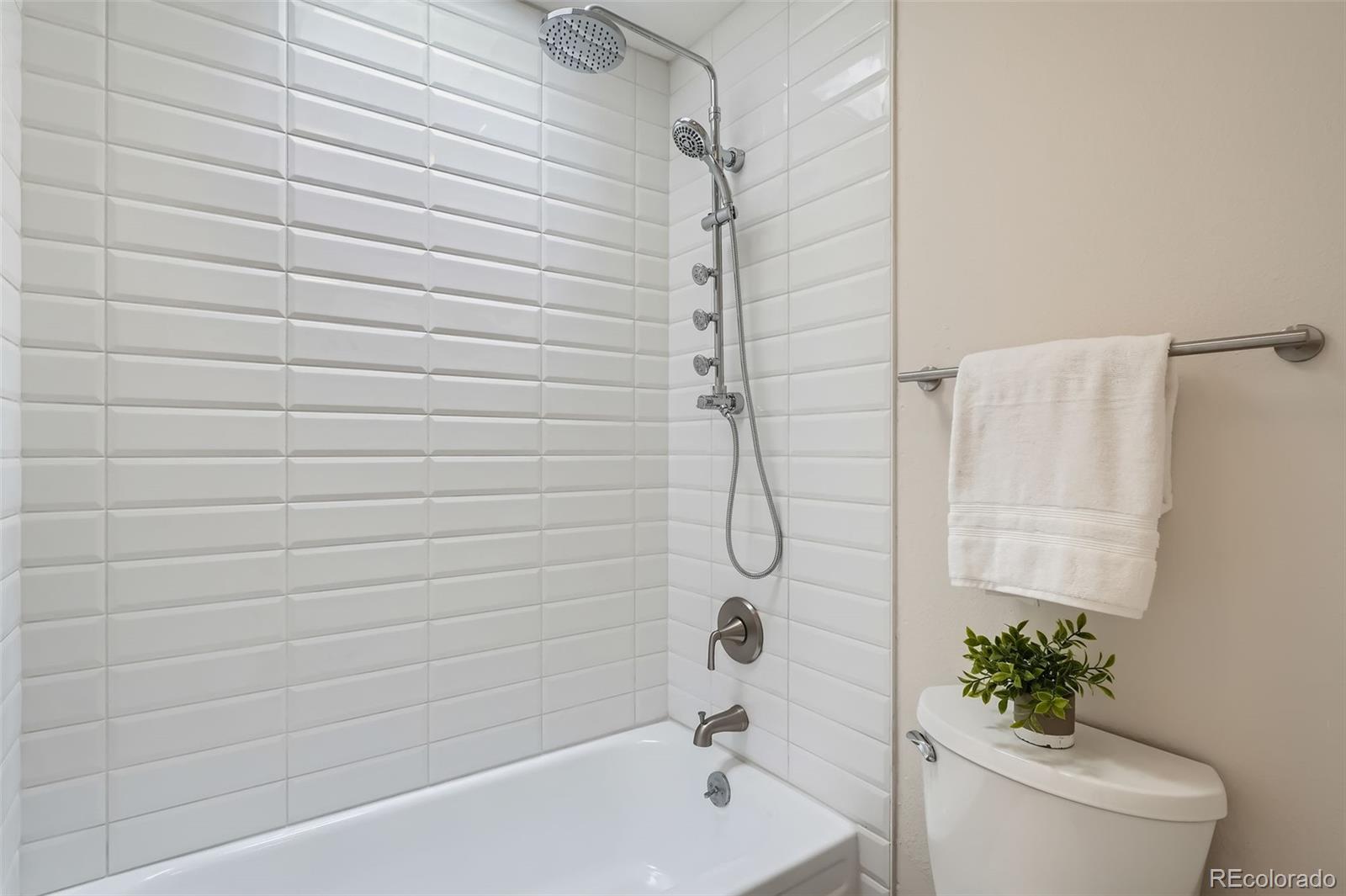 MLS Image #15 for 1251 s yosemite way,denver, Colorado