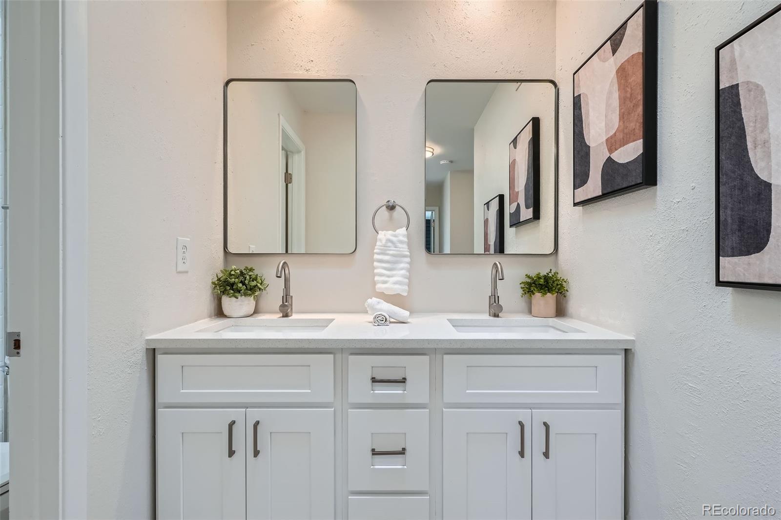 MLS Image #16 for 1251 s yosemite way,denver, Colorado