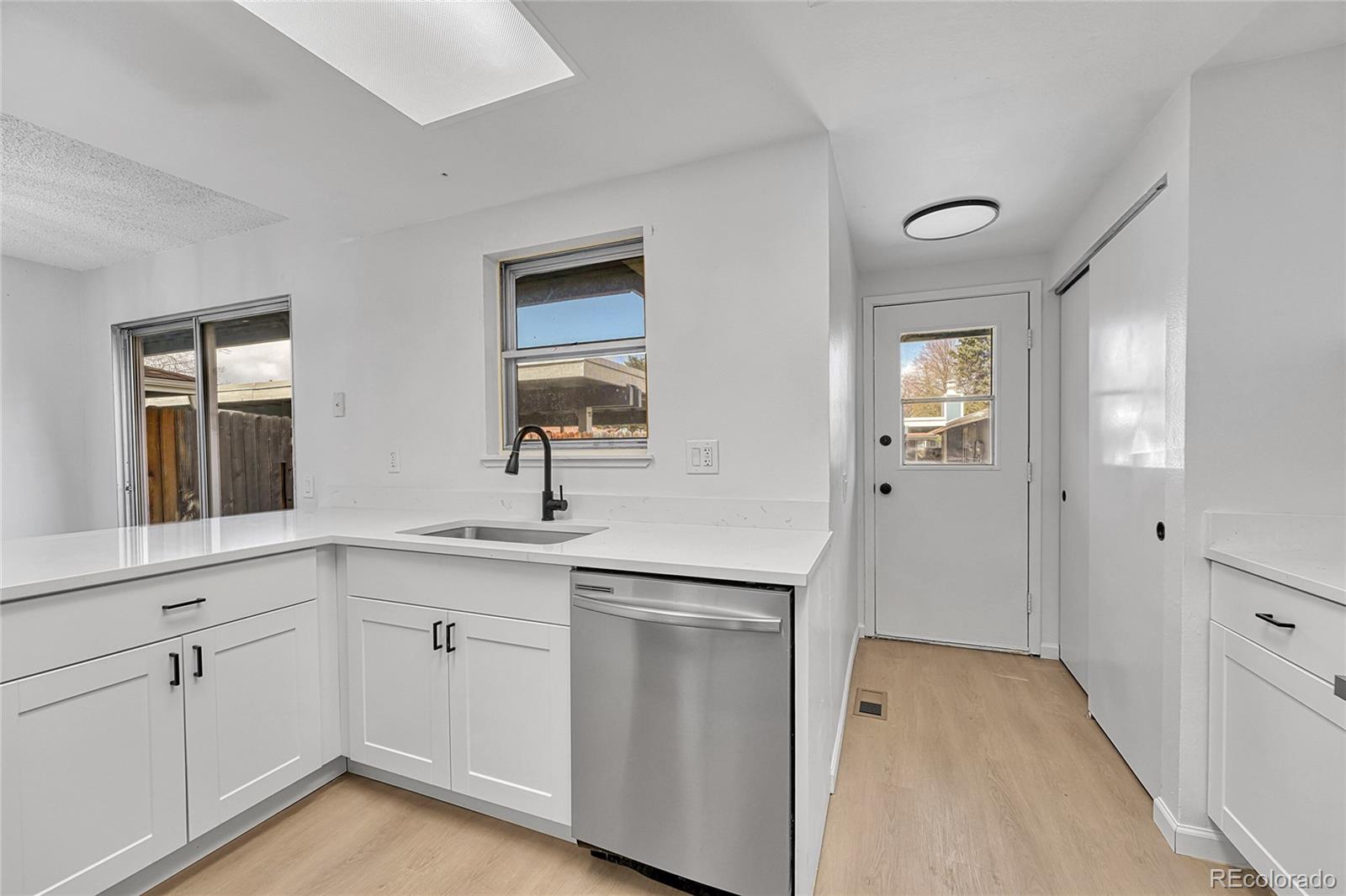 MLS Image #4 for 264 s newark circle,aurora, Colorado