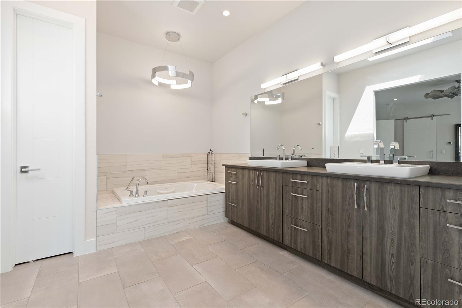 MLS Image #22 for 942 s fulton street,denver, Colorado