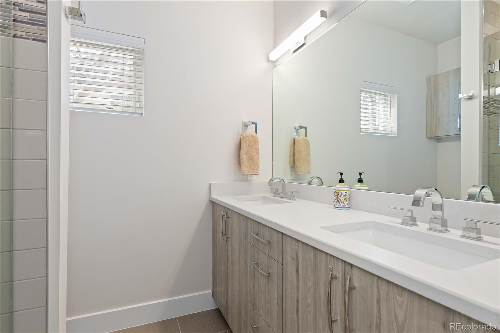 MLS Image #29 for 942 s fulton street,denver, Colorado