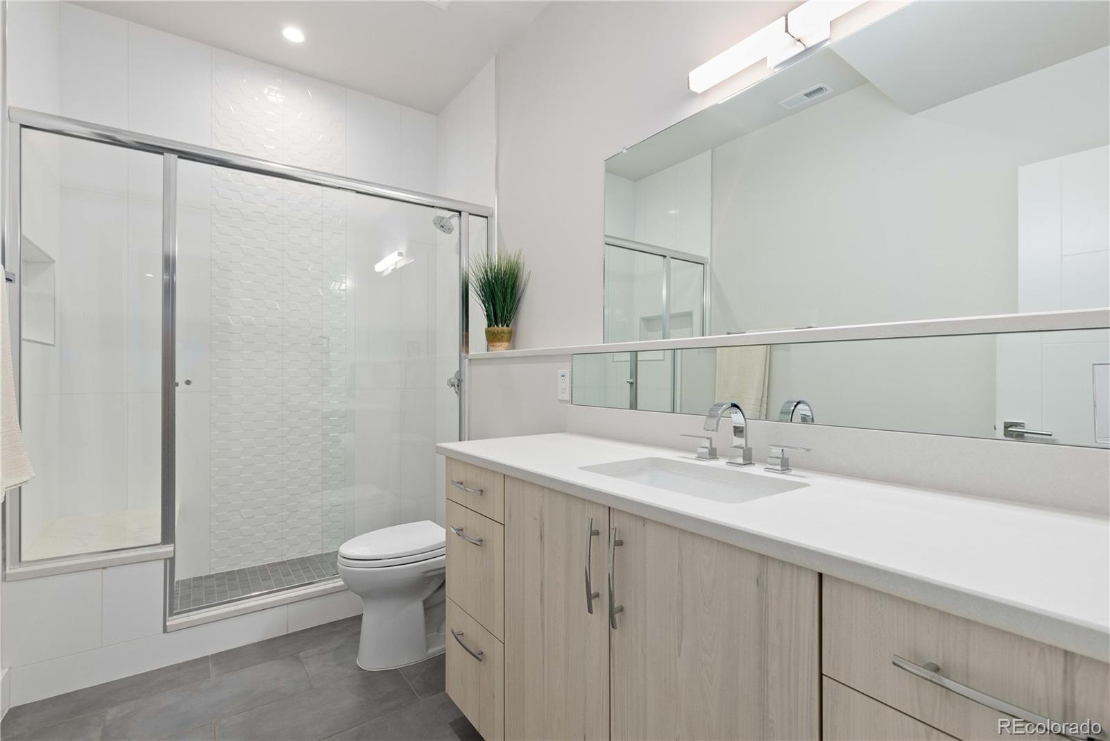 MLS Image #33 for 942 s fulton street,denver, Colorado
