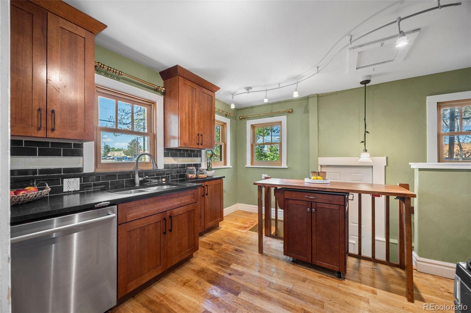MLS Image #10 for 1601  albion street,denver, Colorado