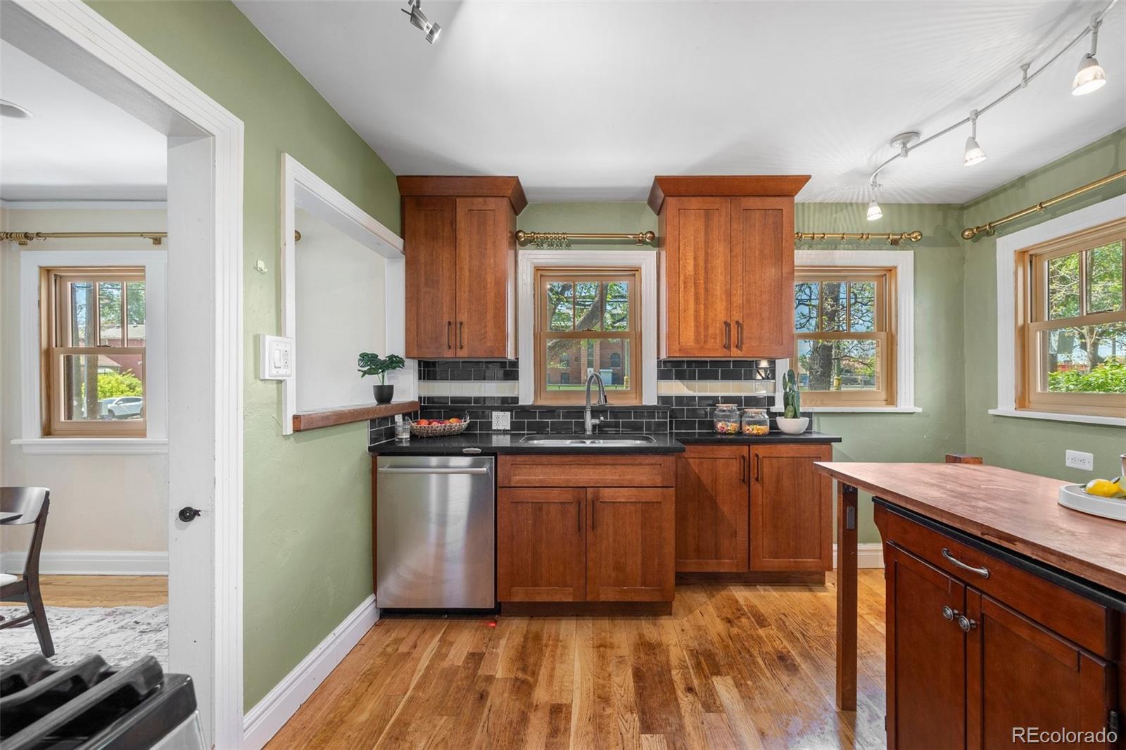 MLS Image #11 for 1601  albion street,denver, Colorado