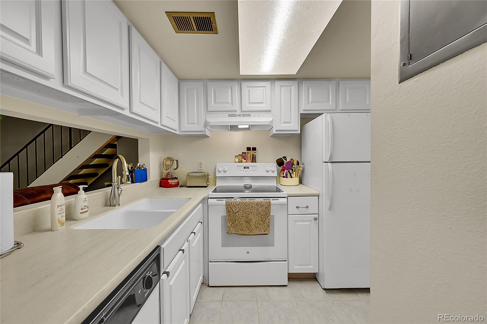 MLS Image #6 for 6650 e arizona avenue,denver, Colorado