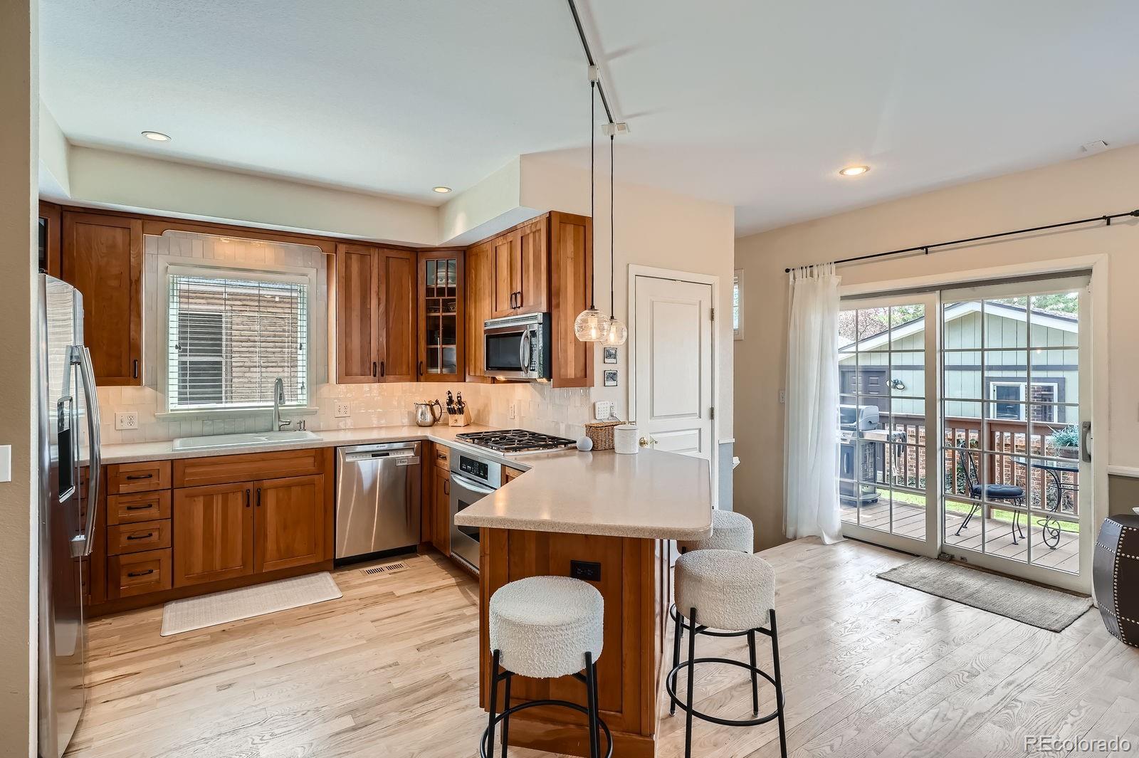 MLS Image #10 for 821 s high street,denver, Colorado