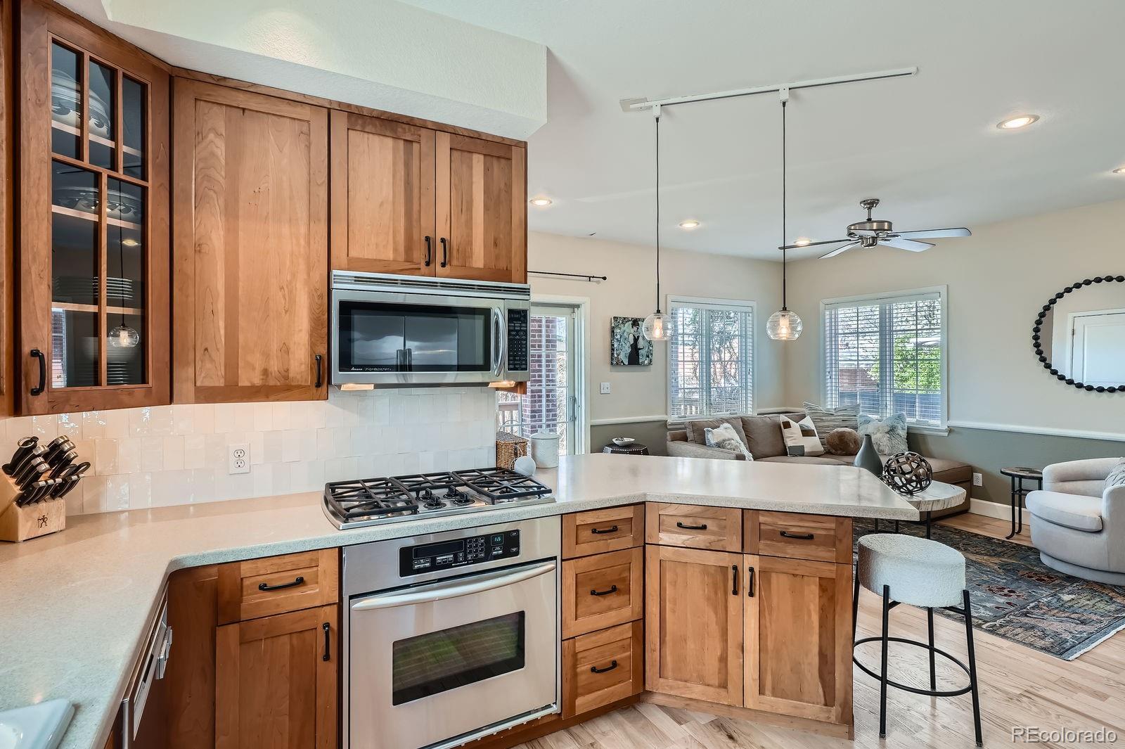 MLS Image #11 for 821 s high street,denver, Colorado